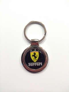 Kľúčenka s logom Ferrari